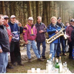 Narrenbaumholen in Hegne: Die Clowngruppe immer mit dabei.