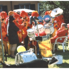 Rosenmontag: Besuch der Clowngruppe im Hindenburgblock.