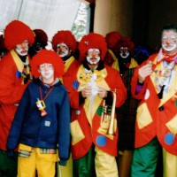 Rosenmontag: Die Clowngruppe im Hindenburgbock.