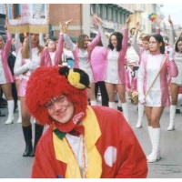 Clowngruppe beim Carneval in Viareggio: Noch sucht man nach geeigneten Motiven.