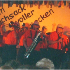 11.11. in der Linde: Die Clowngruppe unter der Leitung von Gerd Zachenbacher beschließt den Abend.