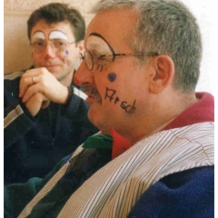 Clowngruppe beim Carneval in Viareggio: Und jeder bekam einen eigenen Text auf die Backe.