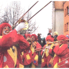 Schmuztiger Donnerstag: Die Clowngruppe auf dem Fischmarkt beim Südkurier.