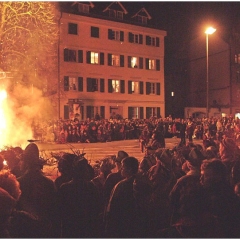 Fasnachtsverbrennung auf dem Stefanplatz: Die Puppe brannte.