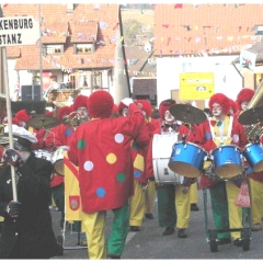 Die Schneckenburg mit der Clowngruppe beim Hegau-Bodensee-Umzug in Tengen.