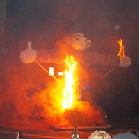 Verbrennung auf dem Stephansplatz: Dann ging die Puppe in Flammen auf.