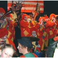 Schmutziger Donnerstag: Die Clowngruppe spielte im K9 bei der Altana-Party.