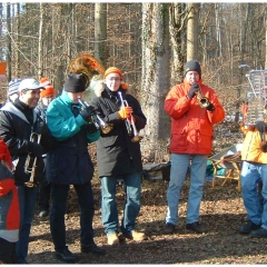 Narrenbaumholen in Hegne: Zum Abschluß spielte die Clowngruppe der Schneckenburg.