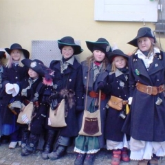 Hegau-Bodensee-Umzug in Hilzingen: Auch die Jugend des Räubers warteten auf den Start.