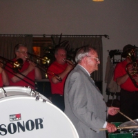 80. Geburtstag von Paul Bischoff: Er durfte an der Trommel mitspielen.