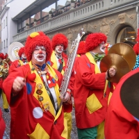Umzug Fasnachtssonntag: Die Clowngruppe beim Umzug.