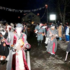Nachtumzug in Markelfingen: Der Räuber beim Umzug.