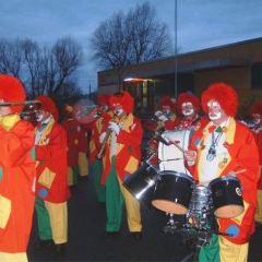 Schmutziger Donnerstag: Morgendliches Wecken in Petershausen.