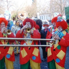 Schmutziger Donnerstag: Die Clowngruppe spielte beim Südkurier.