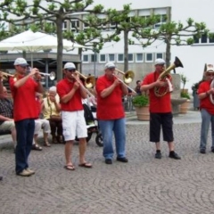 Vatertag der Clowngruppe: In Friedrichshafen spielten sie auf der Promenade.