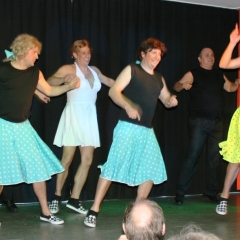 11.11. in der Linde: Das Männerballett der Schneckenburg unter der Leitung von Karin Ott tanzten "Fasnacht, Fasnacht".