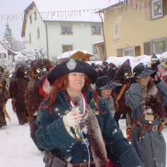 Hegau-Bodensee-Umzug in Hattingen: Hinter dem Räuber sah man auch den Schneeschreck laufen.