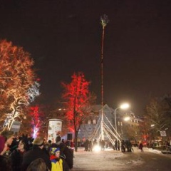 Narrenbaumstellen auf dem Gottmannplatz: Und wieder einmal war es geschafft.