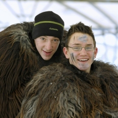 Fasnachtsfreitag: Der Schneeschreck war bei "Mäschkerle on Ice" in der Kreuzlinger Eishalle.