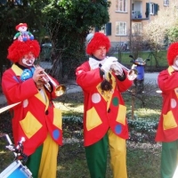 Rosenmontag mit der Clowngruppe: Gastspiel bei Familie Zachenbacher.