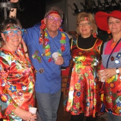 Fasnachtsball der Schneckenburg im Konzil: Das Garderoben-Team der Räuber.