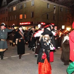 Narrenbaumsetzen auf dem Gottmannplatz: Und der Schneckenbürgler Räuber.