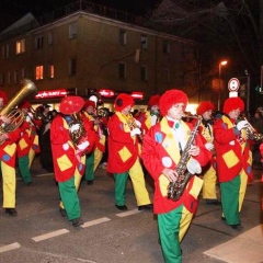 Narrenbaumsetzen auf dem Gottmannplatz: Danach folgte die Clowngruppe.