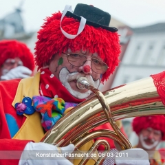 Umzug am Fasnachtssonntag: Die Clowngruppe der Schneckenburg.