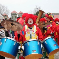 Umzug am Fasnachtssonntag: Die Clowngruppe der Schneckenburg.