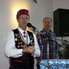 Ordensverleihung mit Weißwurstfrühstück: Landvogt Manfred Knopf überreichte die Orden von der Narrenvereinigung Hegau-Bodensee.