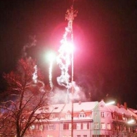 Narrenbaumstellen auf dem Gottmannplatz: Am Schluß wurde noch ein kleines Feuerwerk abgebrannt.
