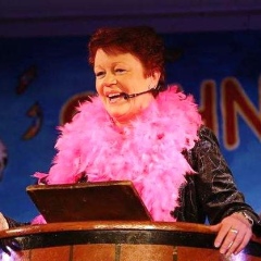 11.11. in der Linde: In Ihrer Bütt legte Petra Bruderhofer Ihren Focus auf den Elferrat.