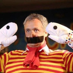 11.11. in der Linde: Ohne Geschwätz. Ekki Moser in einer Nummer ohne Mikrofon.