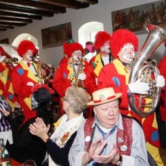 Frühschoppen im Konzil: Zum Auftakt spielte die Clowngruppe der Schneckenburg.