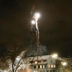 Narrenbaumstellen auf dem Gottmannplatz: Am Schluß wurde noch ein kleines Feuerwerk abgebrannt.