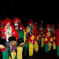 Narrenbaumstellen auf dem Gottmannplatz: Am Schluß folgte die Clowngruppe.
