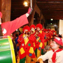 Frühschoppen im Konzil: Die Clowngruppe der Schneckenburg.