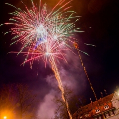 Narrenbaumstellen auf dem Gottmannplatz: Nach dem Stellen gab es noch ein kleines Feuerwerk.