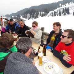 Skirennen vom Schneeschreck in Grüsch Danusa: Nach dem Rennen kam der Einkehrschwung.