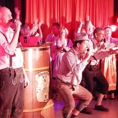 11.11. in der Linde: Dann folgte noch das Abschlußlied gesungen von Markus Deutinger, Dirk Mutter und Wolfgang Sterk.