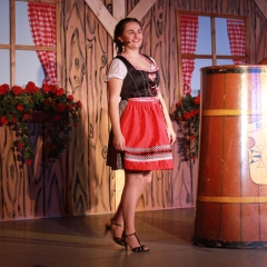 11.11. in der Linde: Als "Marie aus Bergasreut" konnte Laura Stross viel aus Ihrem bäuerlichen Leben erzählen.