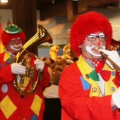Frühschoppen im Konzil: Einmarsch der Clowngruppe.