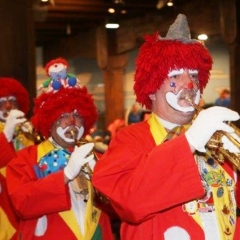 Frühschoppen im Konzil: Die Clowngruppe unter der Leitung von Gerd Zachenbacher eröffnete den Morgen.