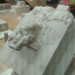 Schnitzen im Schnitzraum: Eine neue Gruppe musste Ihre Masken schnitzen.