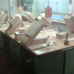 Schnitzen im Schnitzraum: Eine neue Gruppe musste Ihre Masken schnitzen.