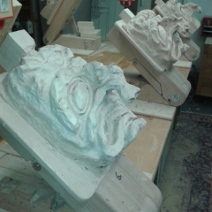 Schnitzen im Schnitzraum: Eine neue Gruppe musste Ihre Masken schnitzen.