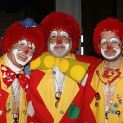 Frühschoppen im Konzil: Die Clowngruppe unter der Leitung von Gerd Zachenbacher (Mitte).