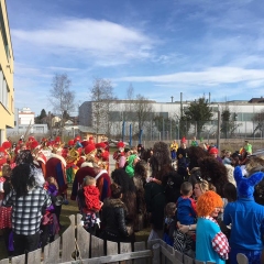 Schmutziger Donnerstag: Besuch beim Kindergarten von der Flüh.