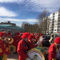 Schmutziger Donnerstag: Besuch beim Kindergarten von der Flüh.