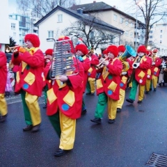 Narrenbaumstellen auf dem Gottmannplatz: Danach folgte die Clowngruppe.
